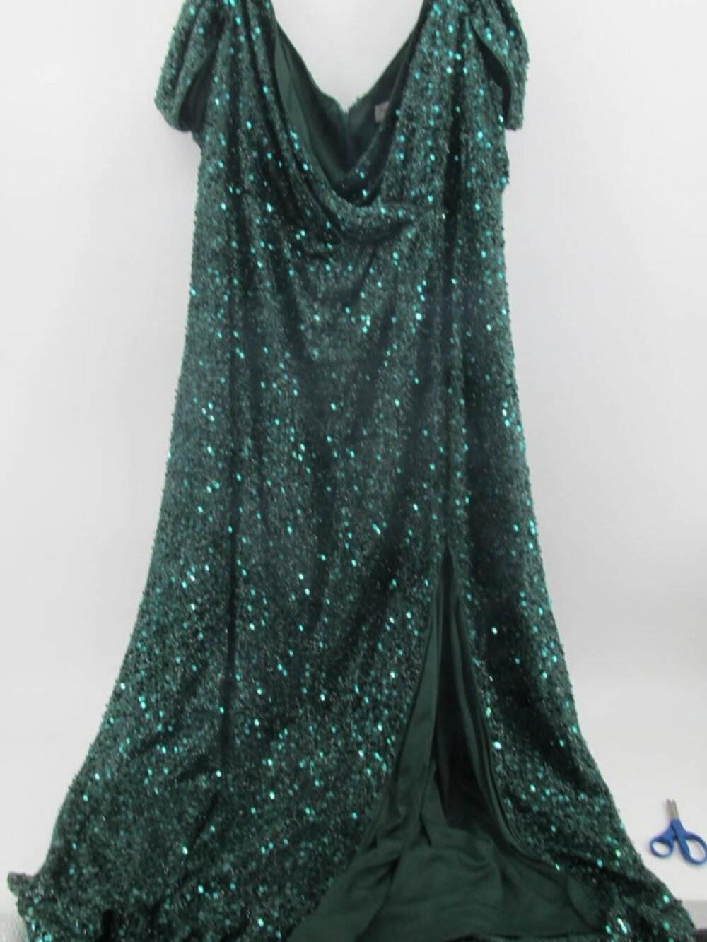 FAERIESTY Women's 5x Green Sequins Stretchy Sleeveless Long Slit Gown Dress